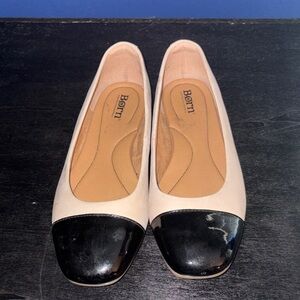Born Britta Cap‑Toe Ballet Flats Cream & Black Patent Leather Size 8M
